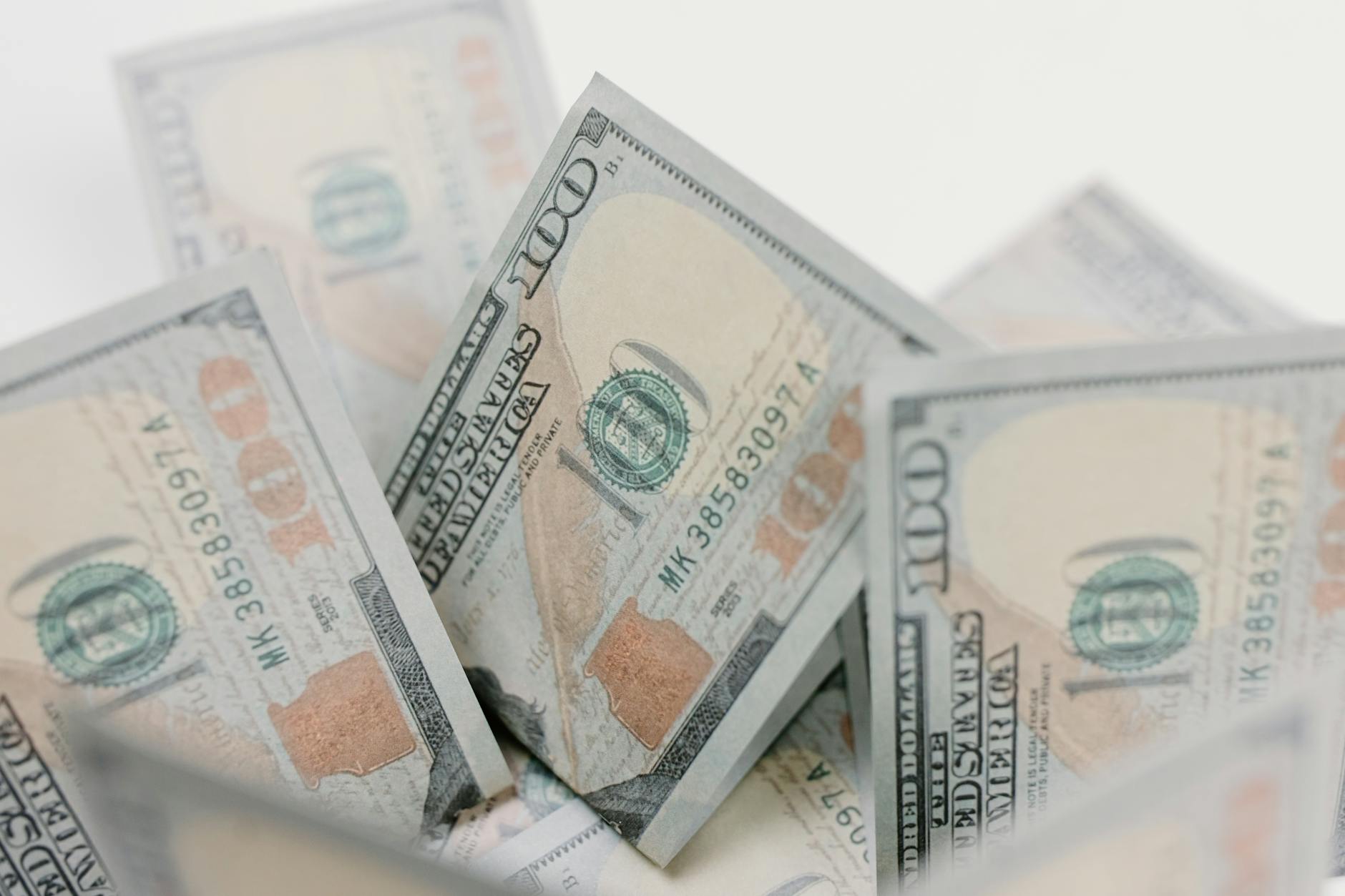 How to Recognize Romance Scams Using Stolen Data - Featured image