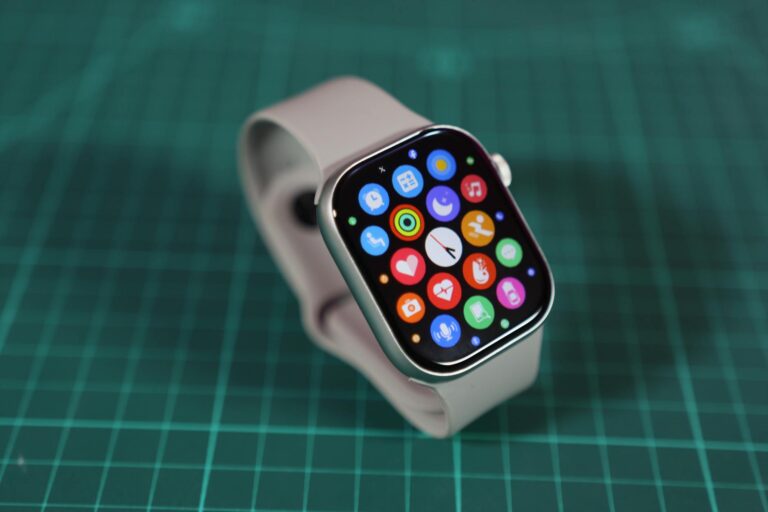 Signs Your Smart Watch Has Been Hacked - Featured image