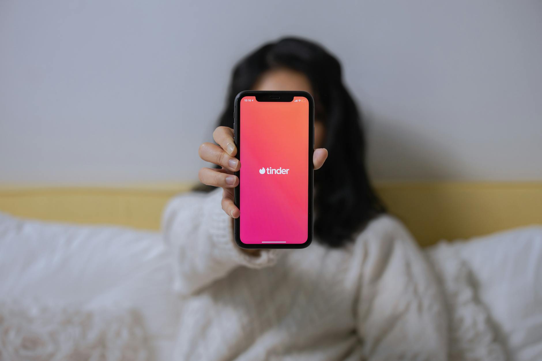 How to Protect Your Online Dating Profile - Featured image