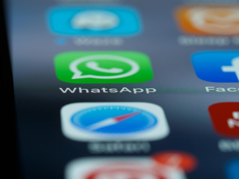 What to Do If Your Messaging App Is Compromised - Featured image