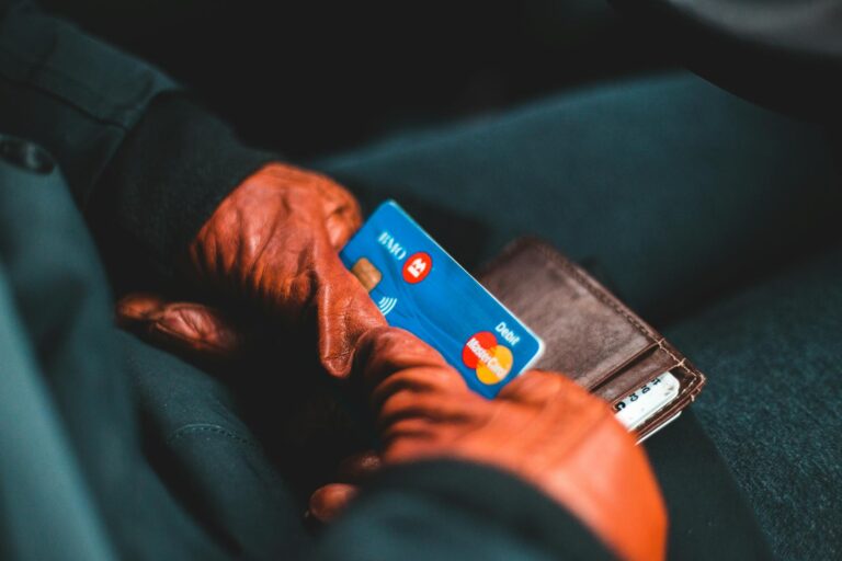 Aura Identity Protection Company Confirms Data Breach Exposing 900,000 Records After Phishing Attack - Featured image