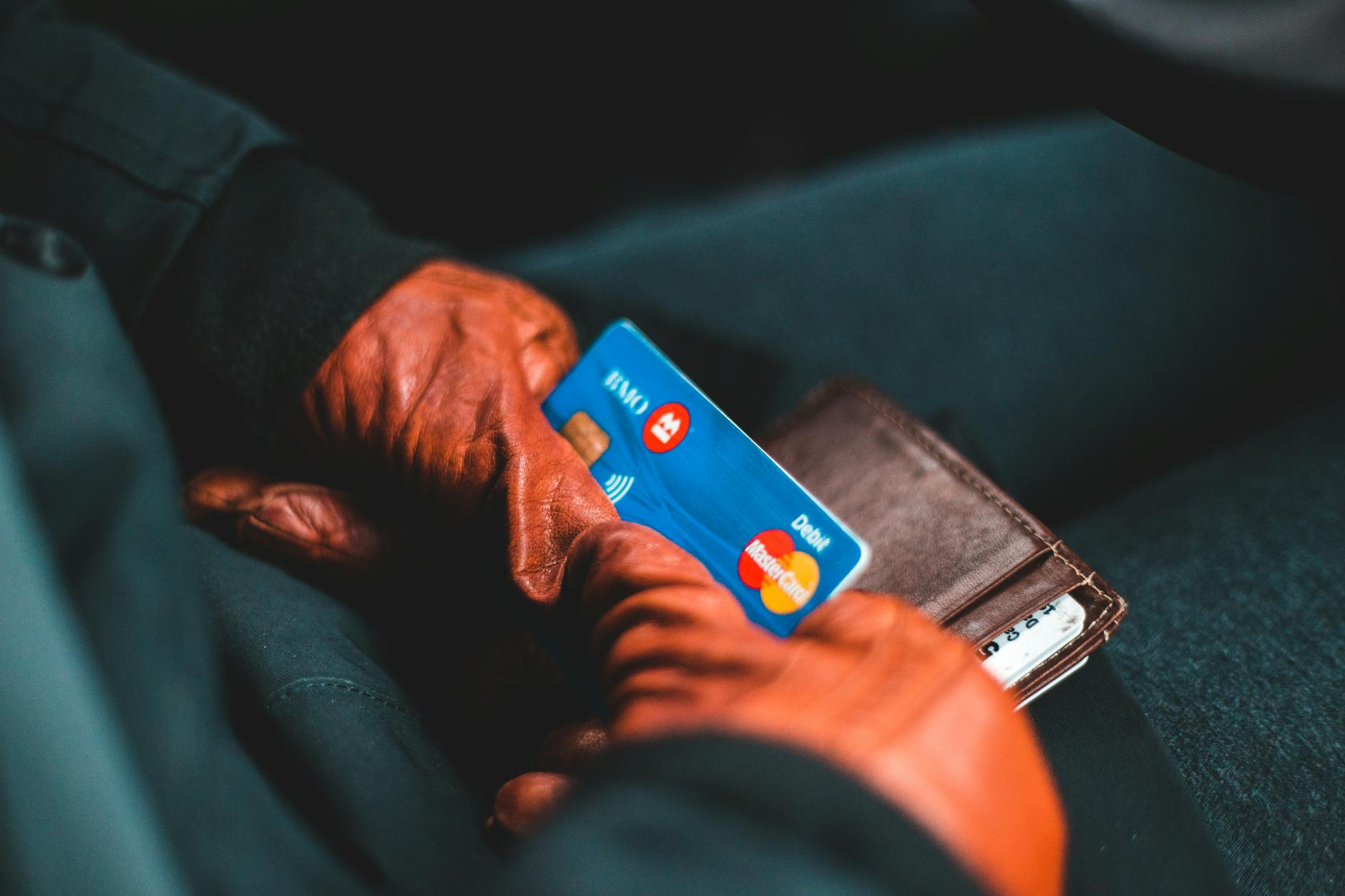 Aura Identity Protection Company Confirms Data Breach Exposing 900,000 Records After Phishing Attack - Featured image