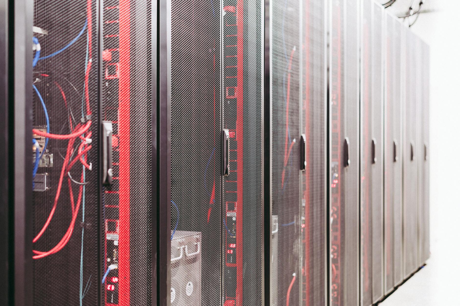 LexisNexis Confirms Server Breach Through Unpatched Maximum-Severity Vulnerability - Featured image