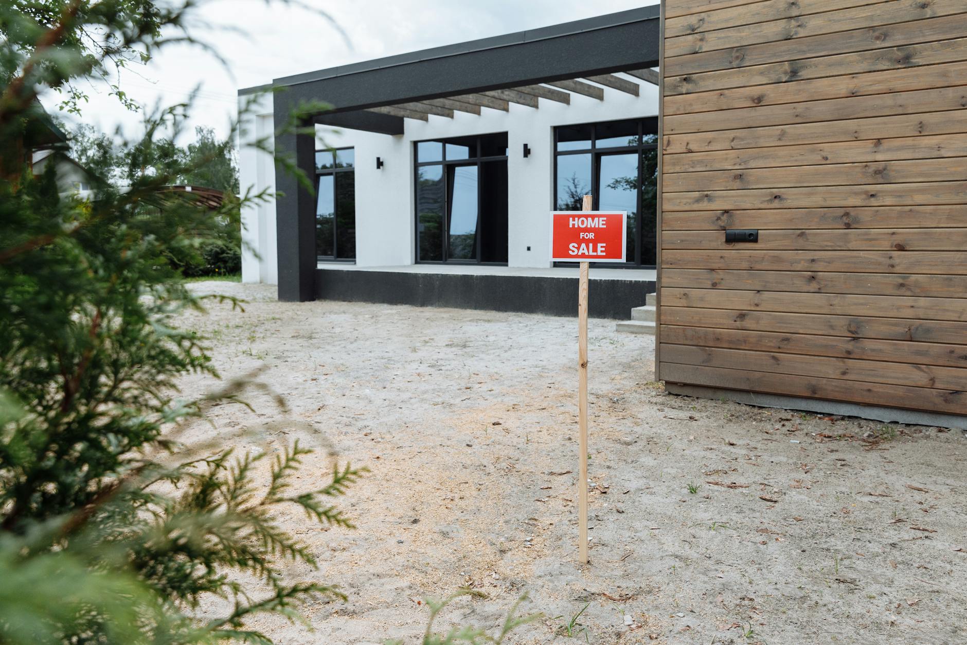 Real Estate Scam Red Flags You Should Notice Immediately