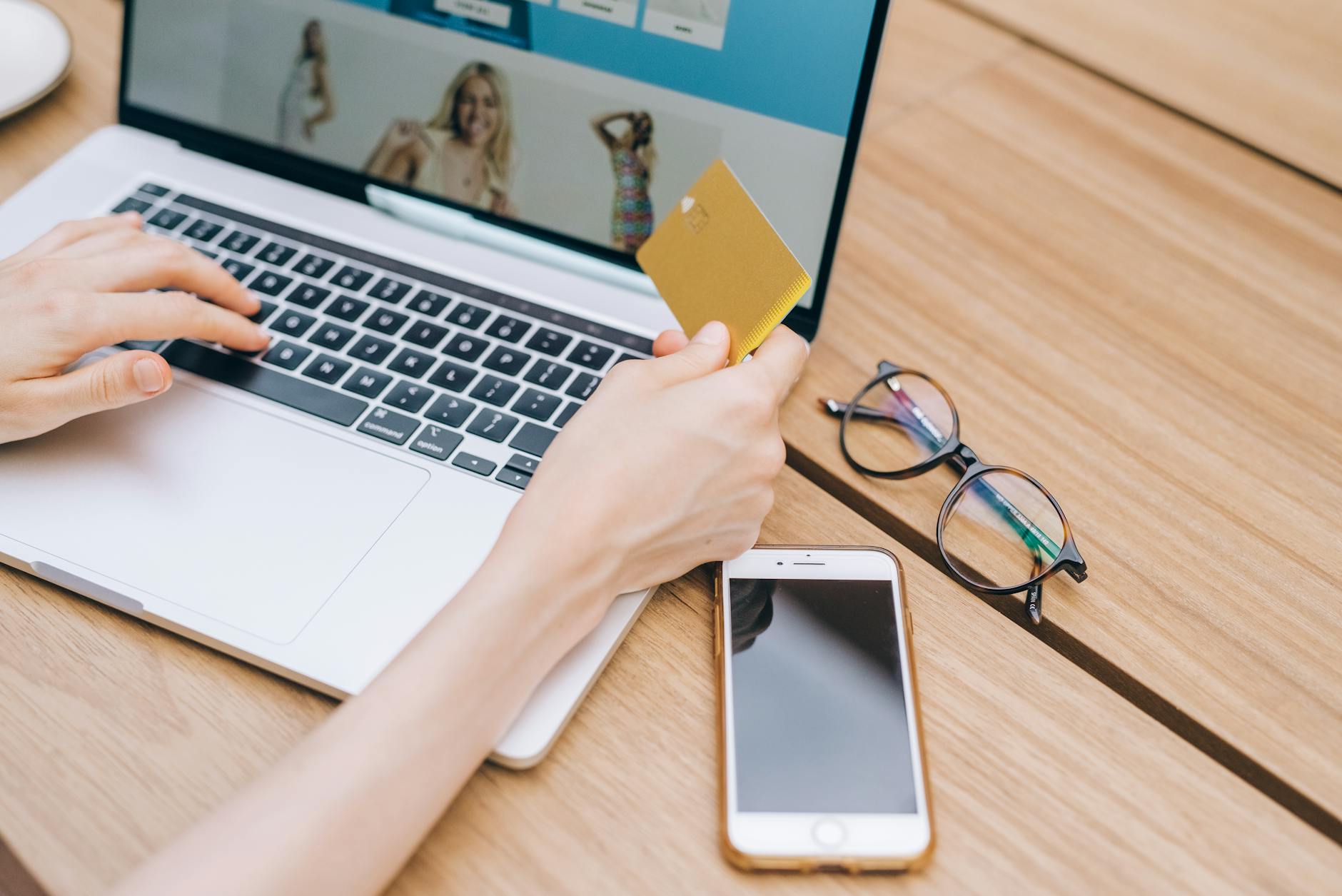 Best Identity Protection for Online Shoppers - Featured image