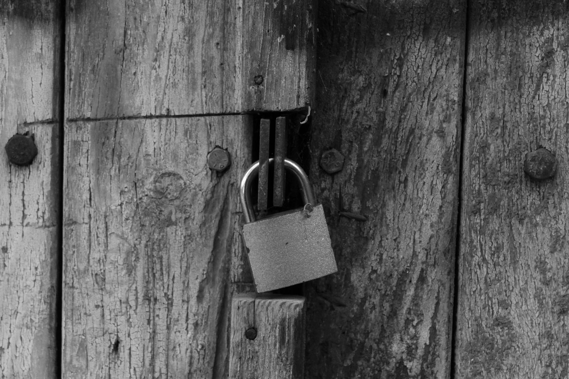 How to Protect Your Bidding History Privacy - Featured image