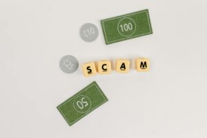 How to Recognize Social Media Scams Using Stolen Data - Featured image