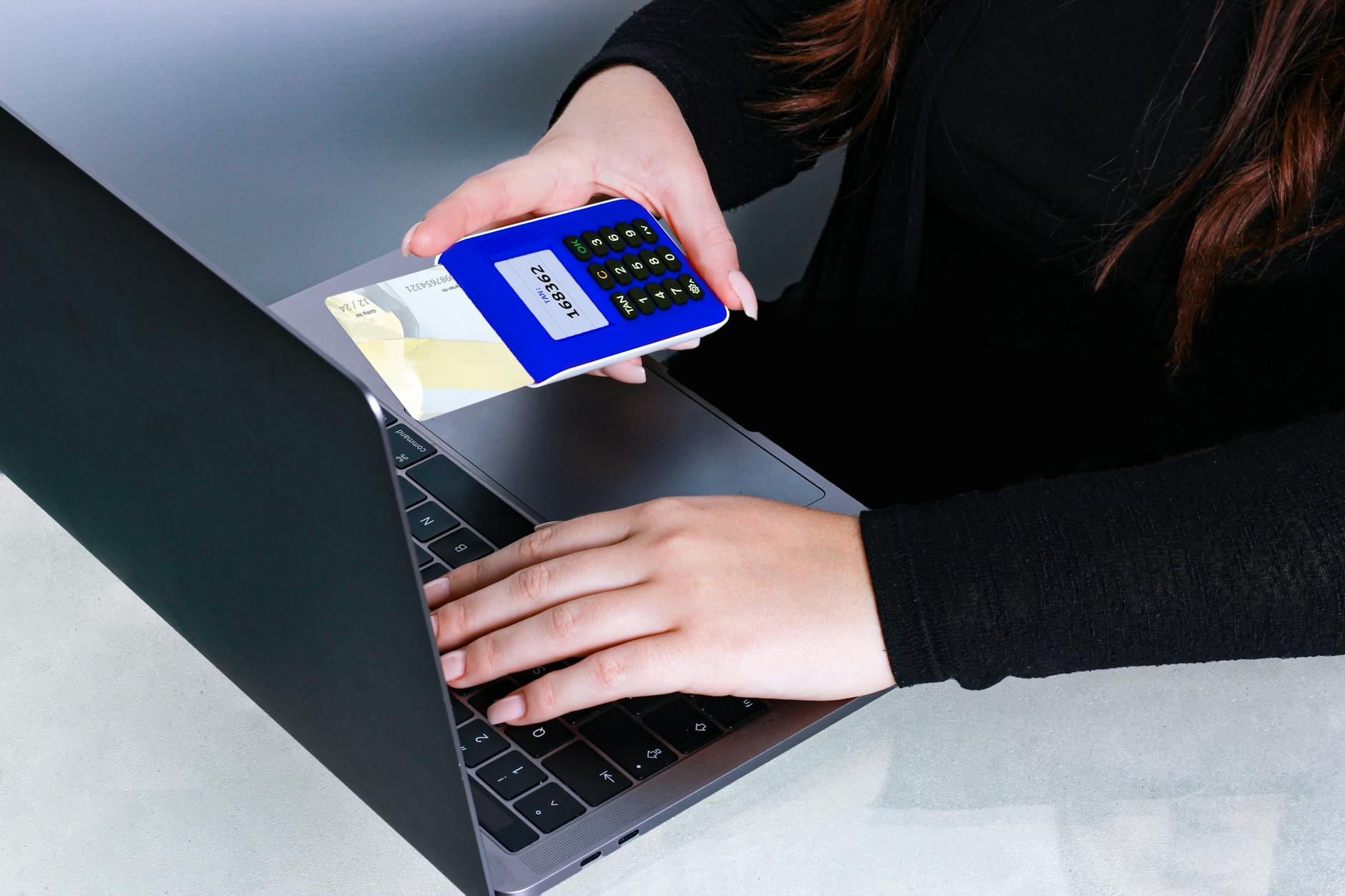 Payment Methods and the Risk of Irreversible Transactions