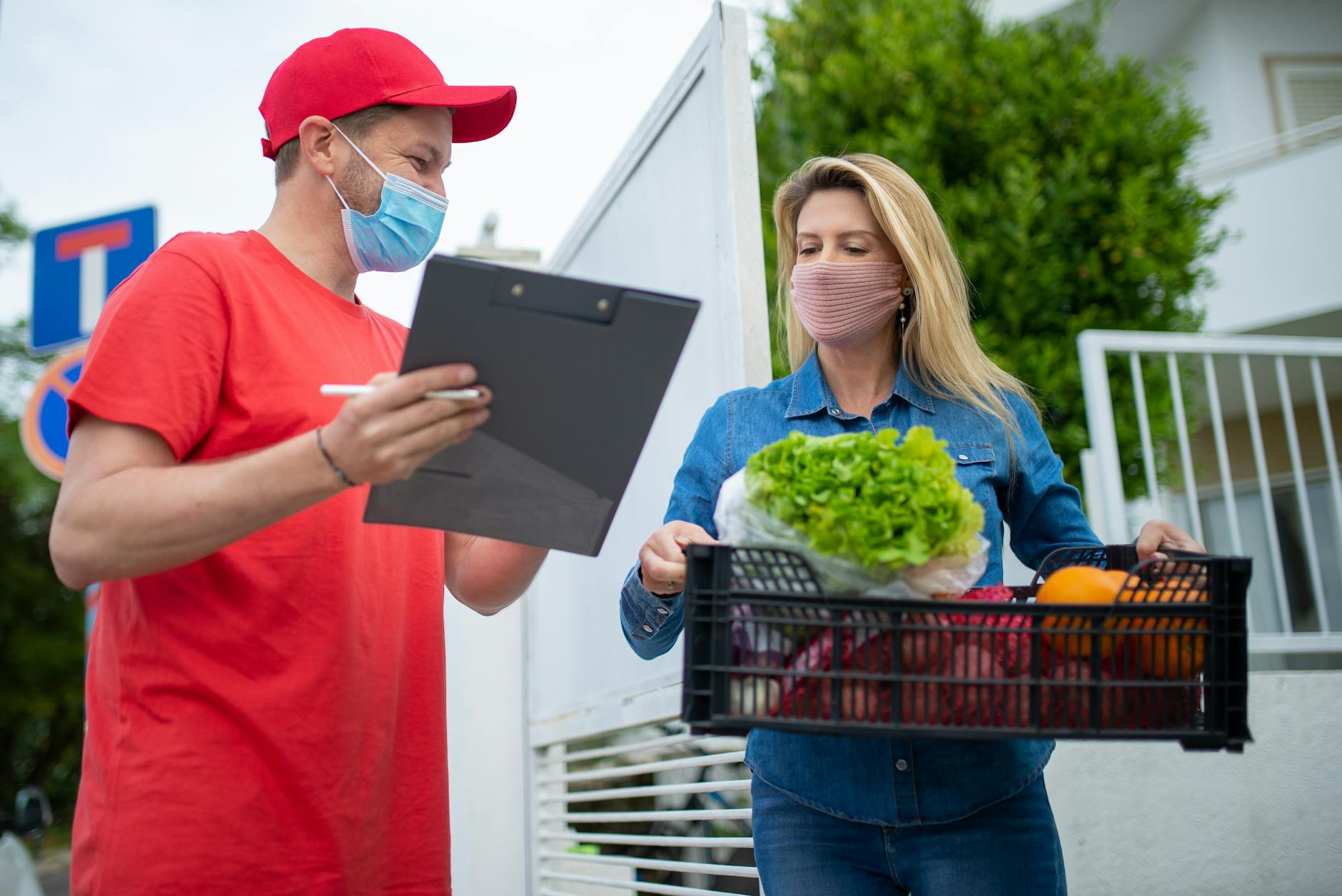 Signs Your Grocery Delivery Account Is Compromised - Featured image
