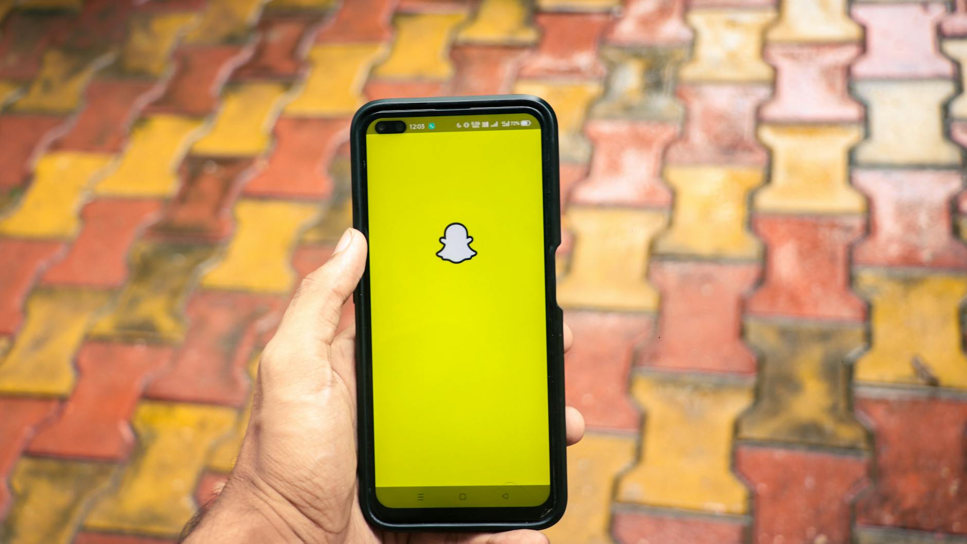 Signs Your Snapchat Account Is Compromised - Featured image
