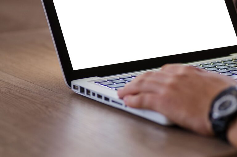 How to Protect Your Draft Emails Privacy - Featured image